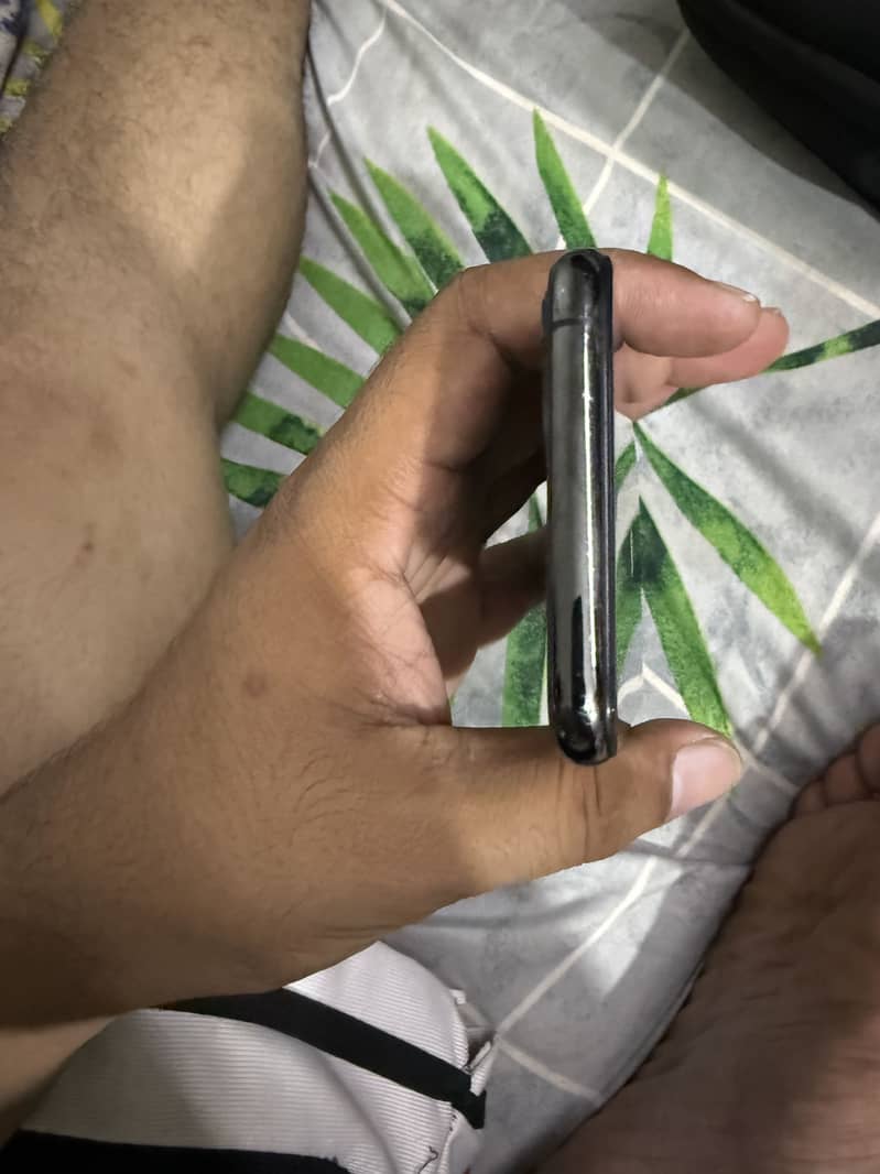 Apple iPhone 11 Pro 6