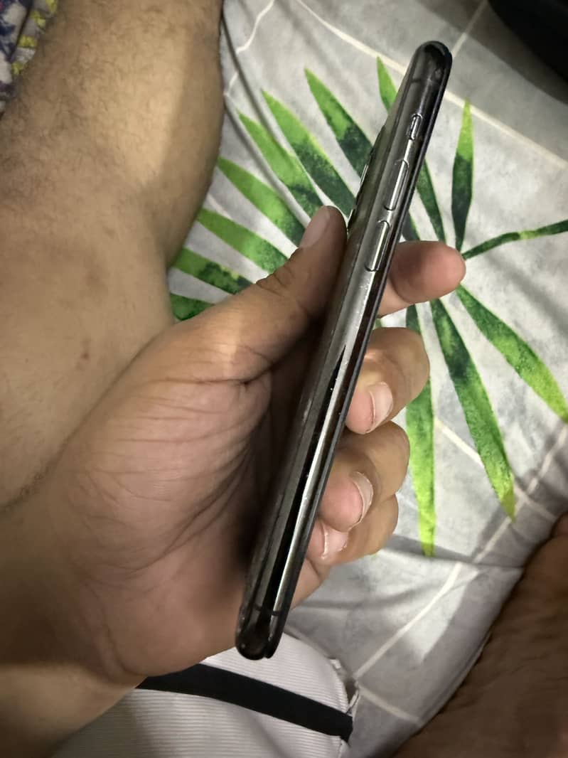 Apple iPhone 11 Pro 8