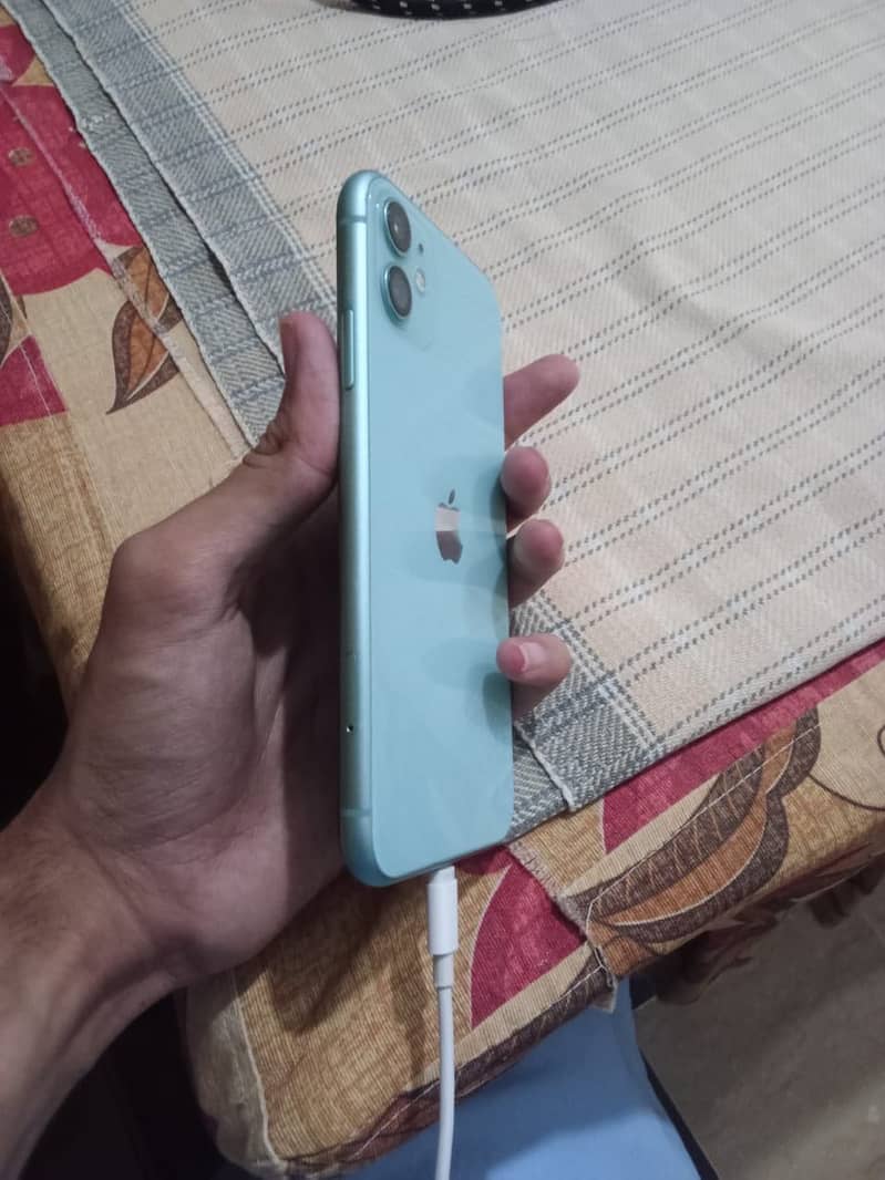 Apple iPhone 11 3