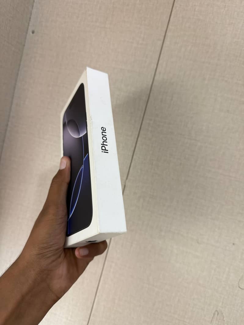 Apple iPhone 16 Pro Max 0