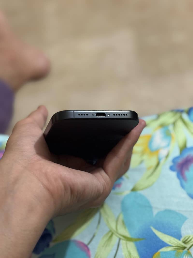 IPHONE 16 PRO MAX 4