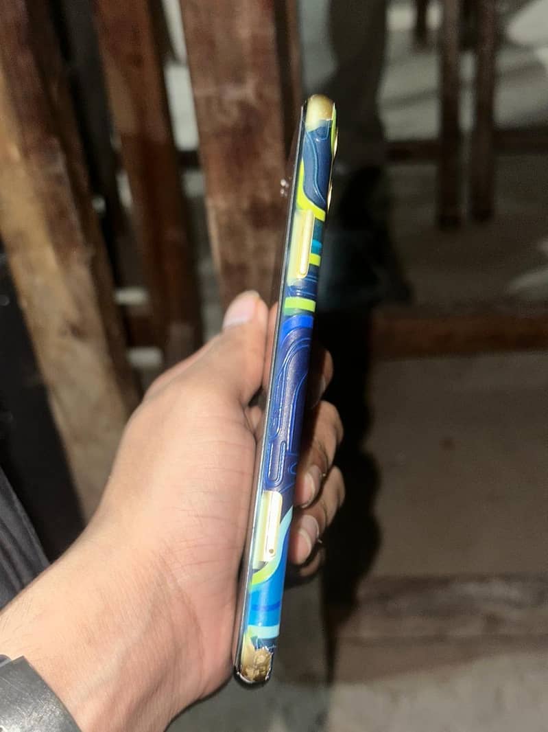 Apple iPhone 11 3