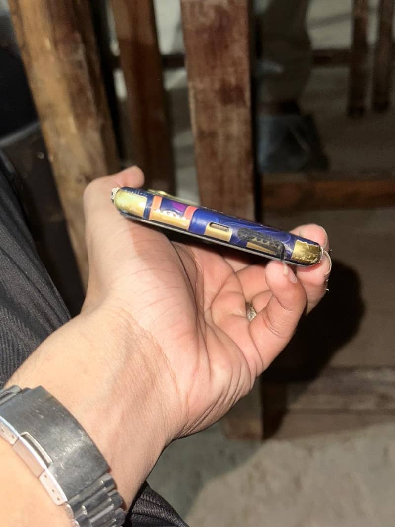 Apple iPhone 11 4