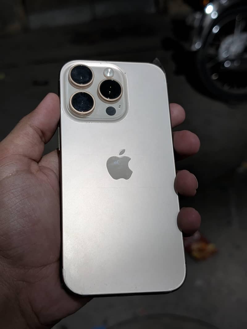 Apple iPhone 16 Pro 0