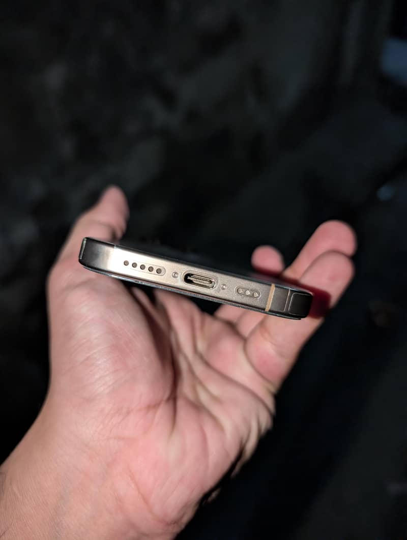 Apple iPhone 16 Pro 1