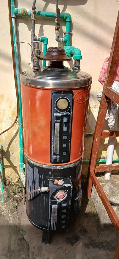 Gas Geyser for Sale – heavy duty, quick heating and good condition.