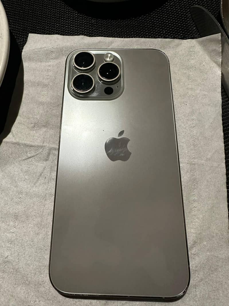 Apple iPhone 15 Pro Max 8