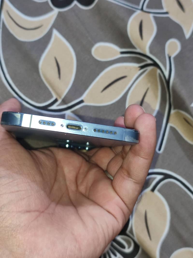 Apple iPhone 13 Pro Max 4