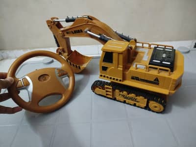 Big sized remote control excavator 360rotationand moving boom.