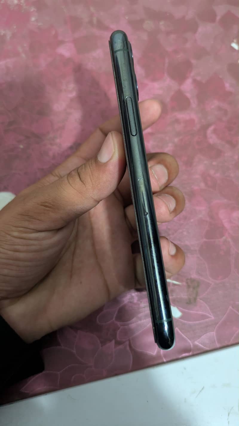 Apple iPhone 11 Pro 1
