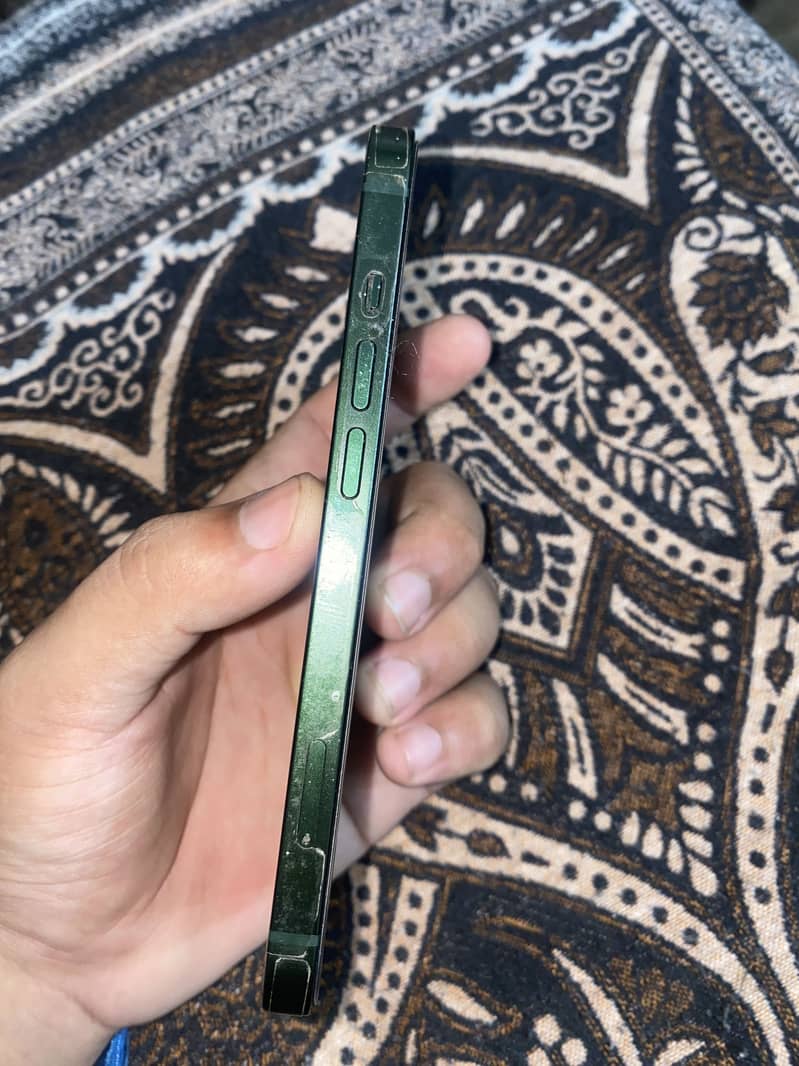 Apple iPhone 13 1