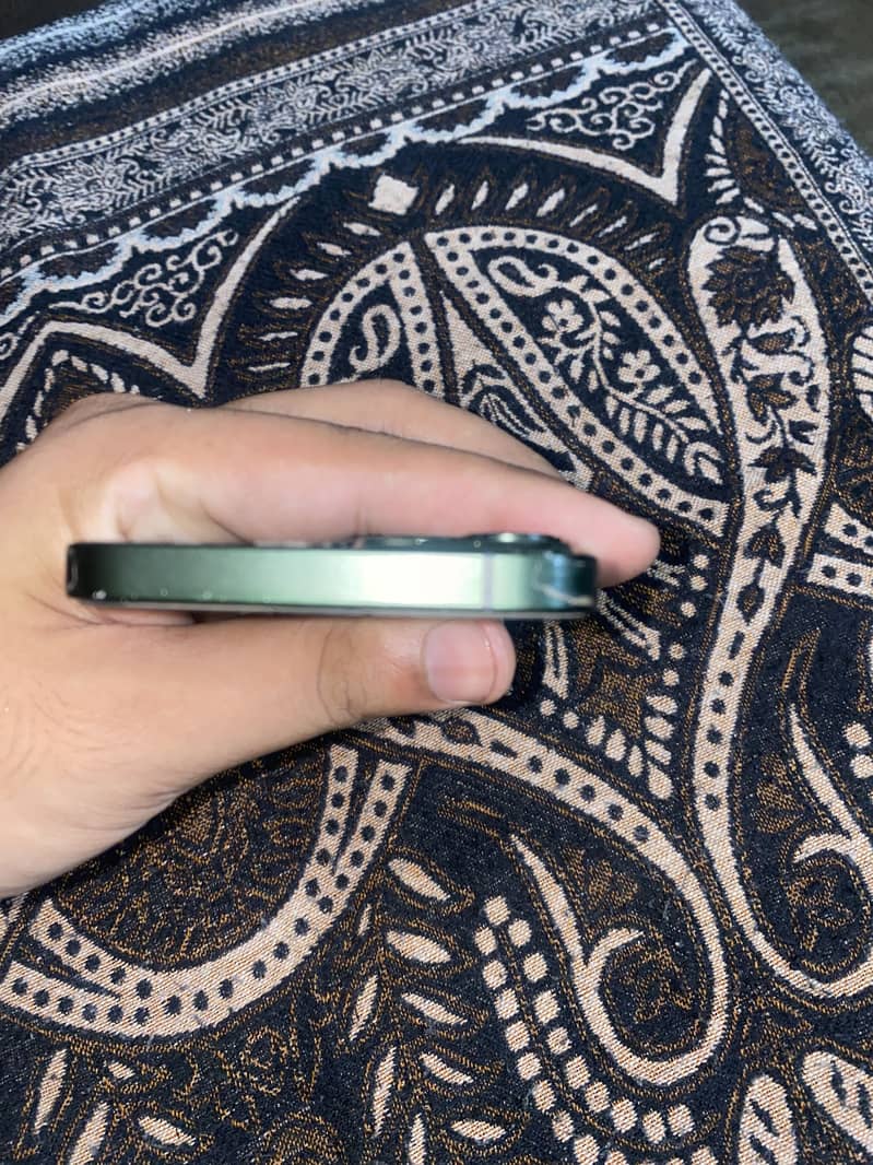 Apple iPhone 13 6