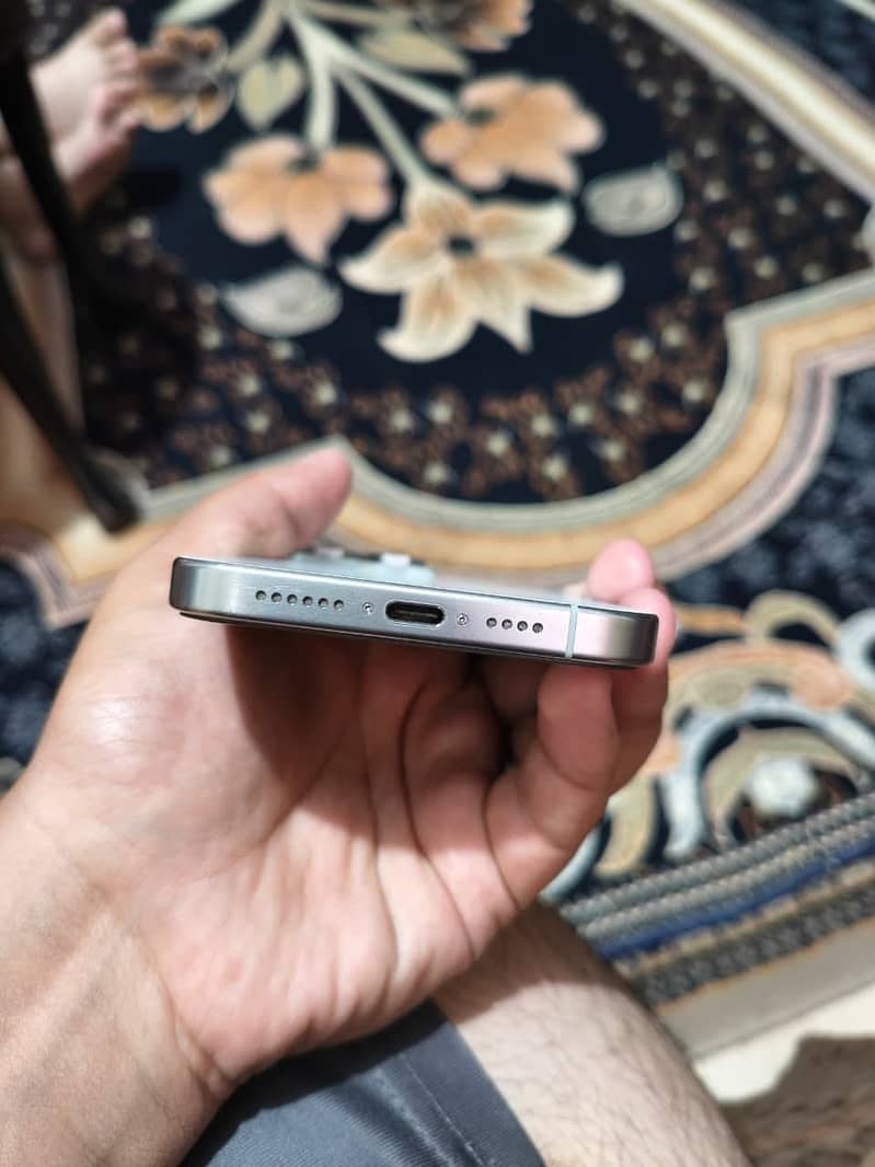 Apple iPhone 15 Pro Max 2