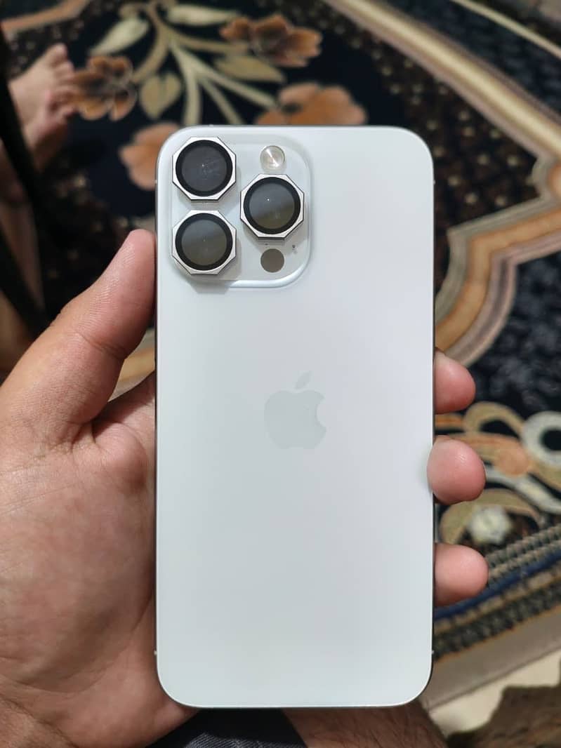 Apple iPhone 15 Pro Max 3