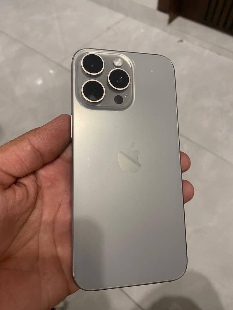 Apple iPhone 15 Pro Max 0