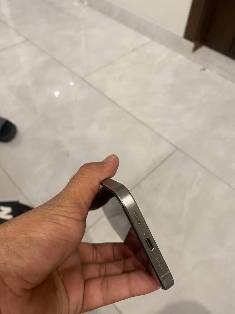 Apple iPhone 15 Pro Max 2