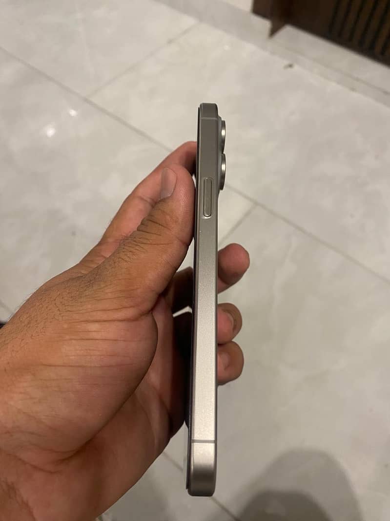 Apple iPhone 15 Pro Max 3