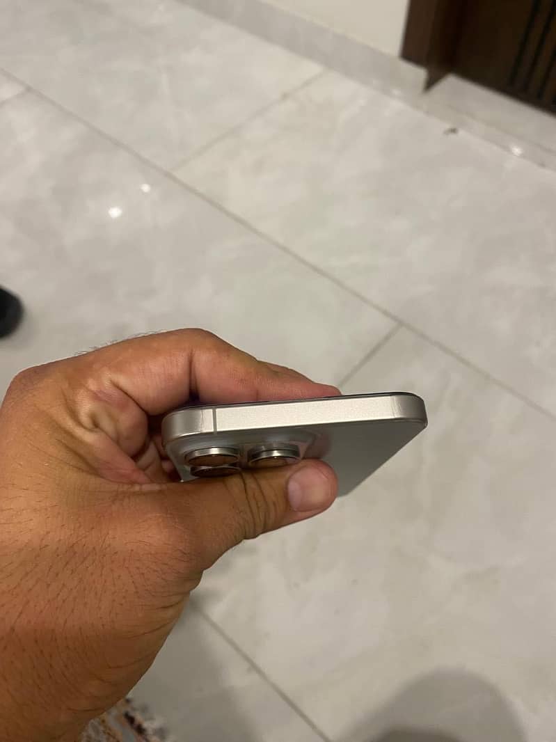 Apple iPhone 15 Pro Max 6