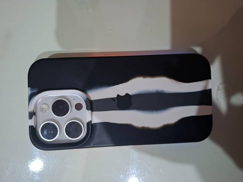 Apple iPhone 15 Pro 0