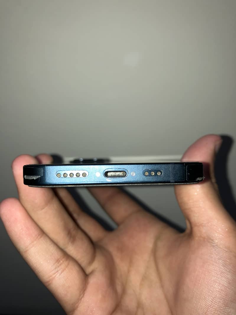 Apple iPhone 13 2
