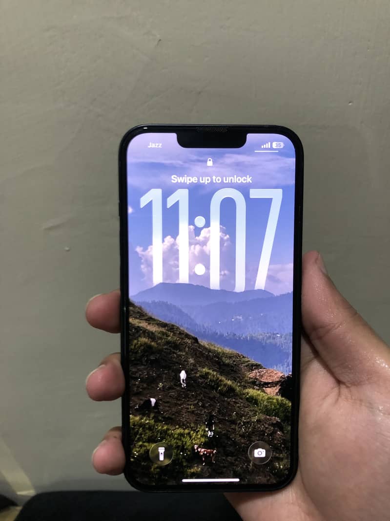 Apple iPhone 13 1