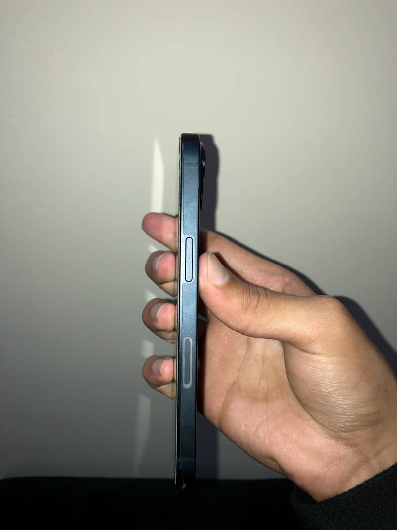 Apple iPhone 13 4