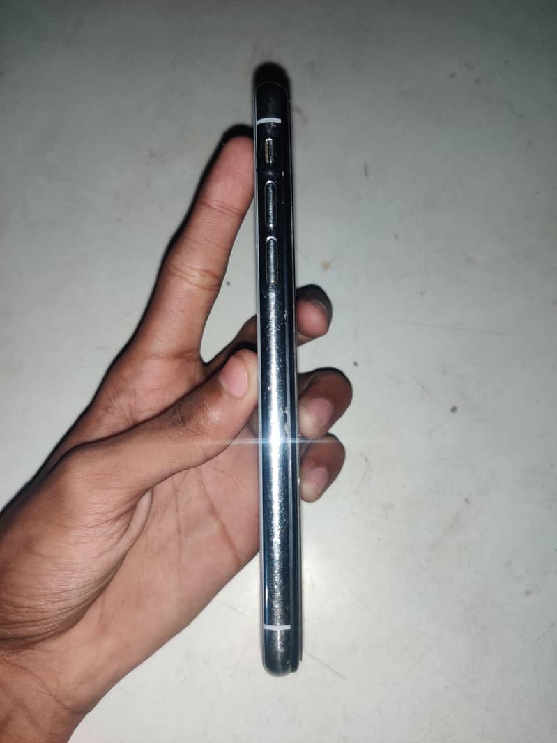Apple iPhone XS 3