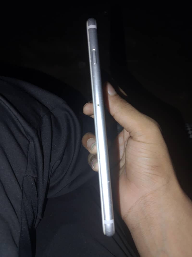 Apple iPhone 6S Plus 2