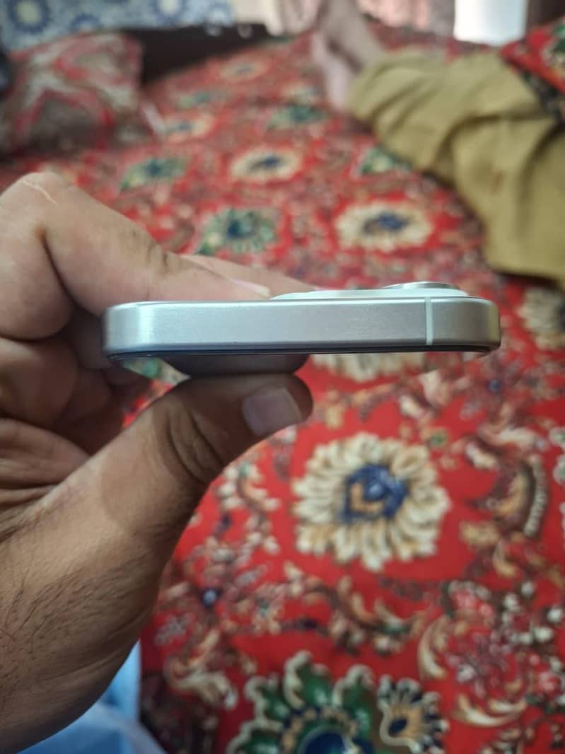 Apple iPhone 15 Pro 2