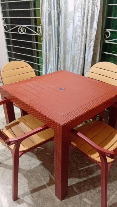 Modern 4-Seater Outdoor Patio Set (1 Table + 4 Chairs) – 1 Month Used