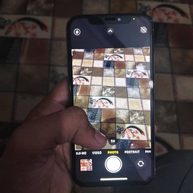 Apple iPhone XS 4