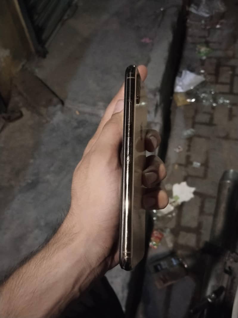 Apple iPhone XS Max 1