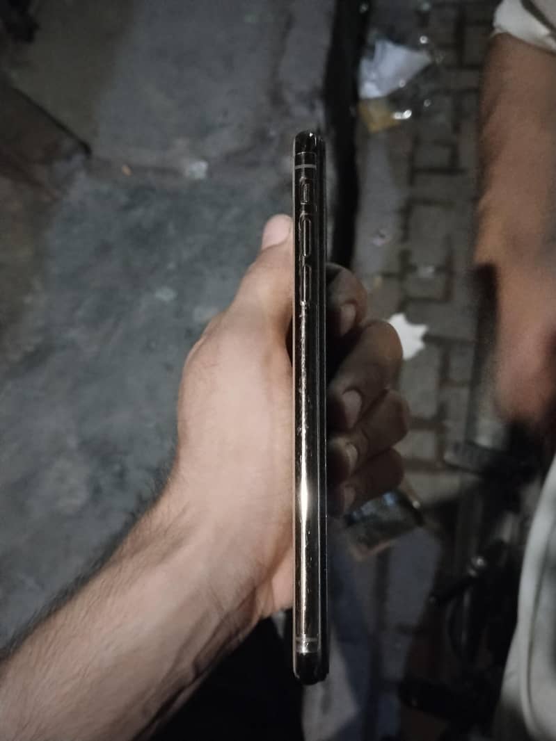 Apple iPhone XS Max 3
