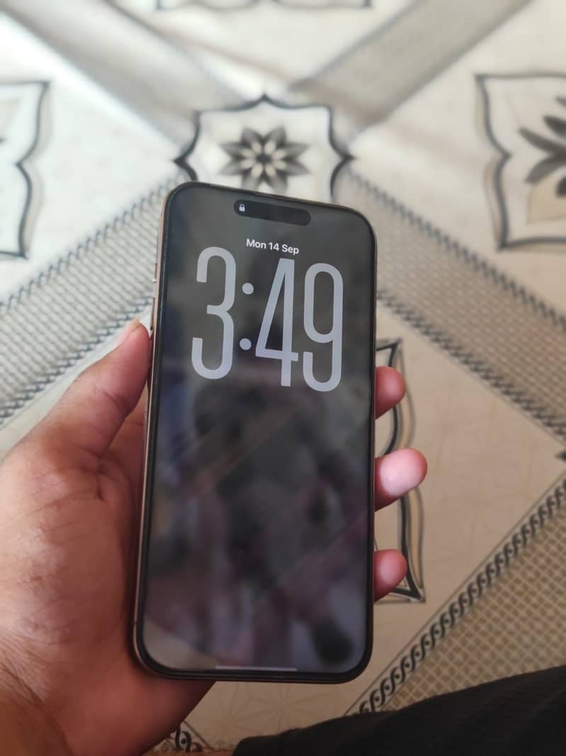 Apple iPhone 16 Pro Max 0