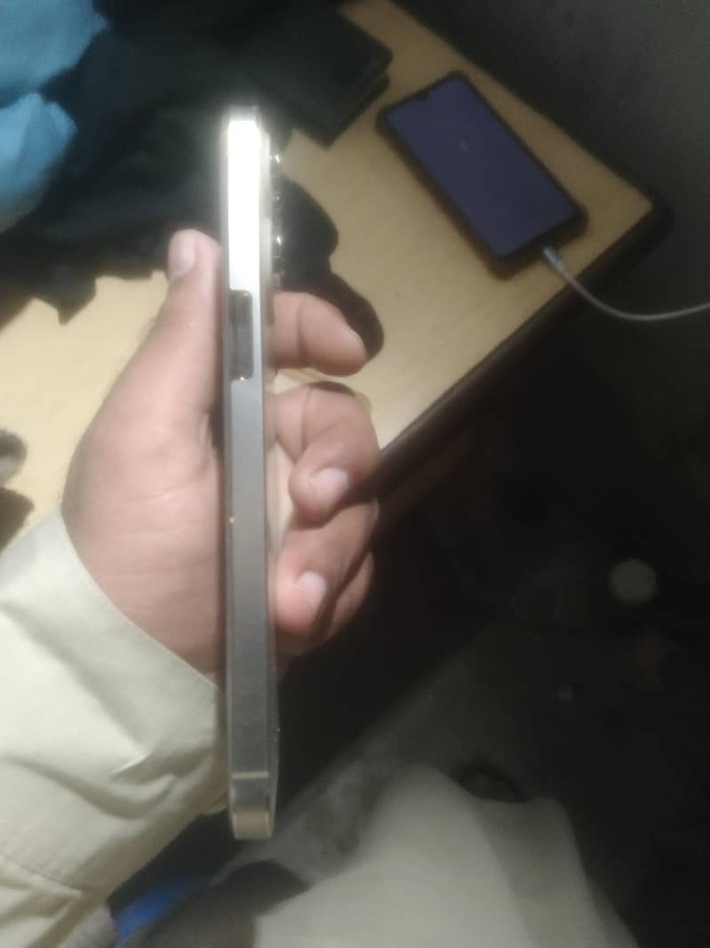 Apple iPhone 14 Pro Max 1