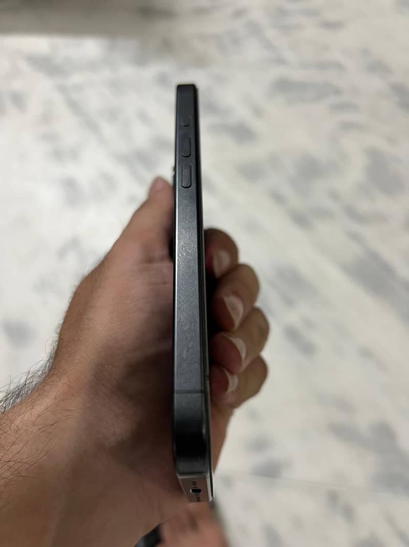 iPhone 15 pro 4