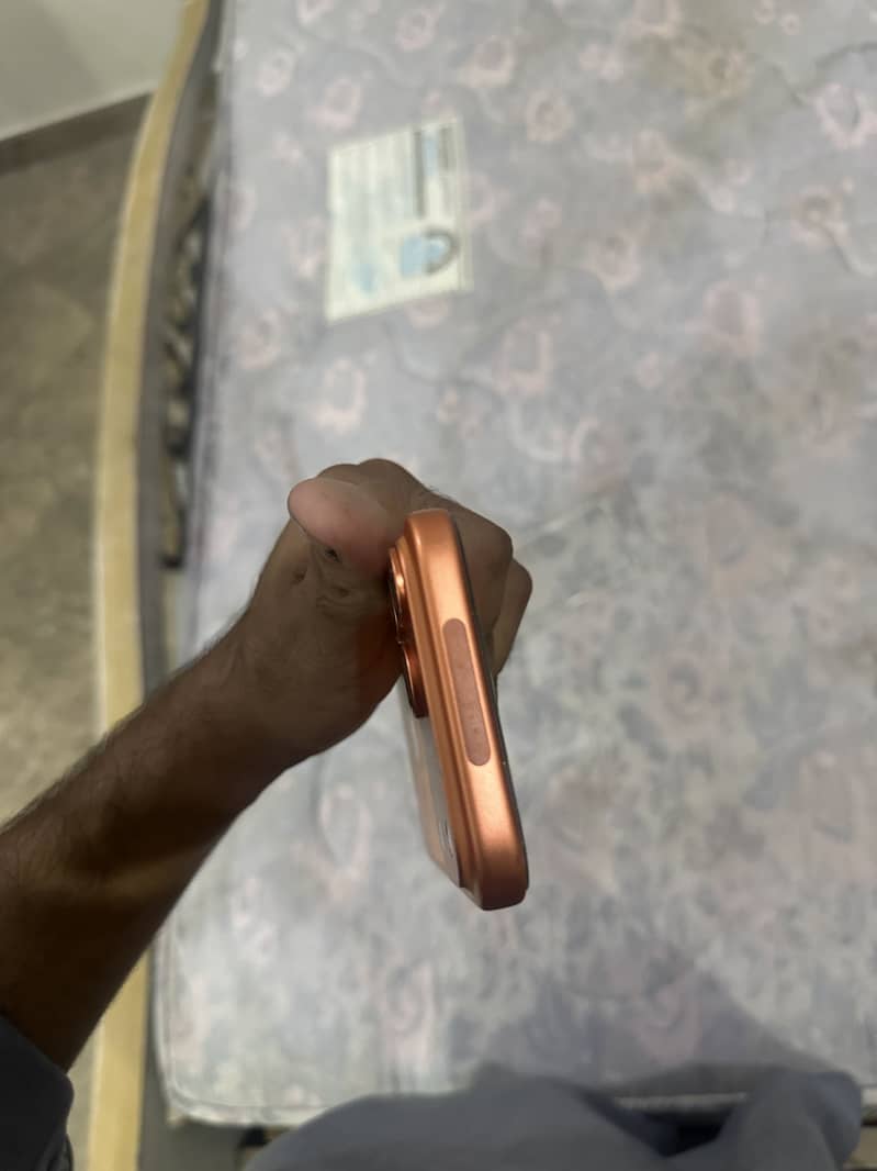Apple iPhone 17 Pro Max 4