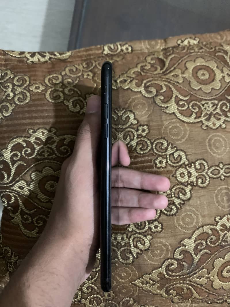 Apple iPhone 7 Plus 4