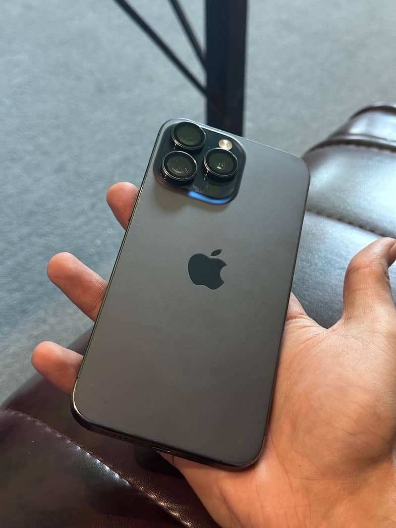 Apple iPhone 15 Pro Max 0