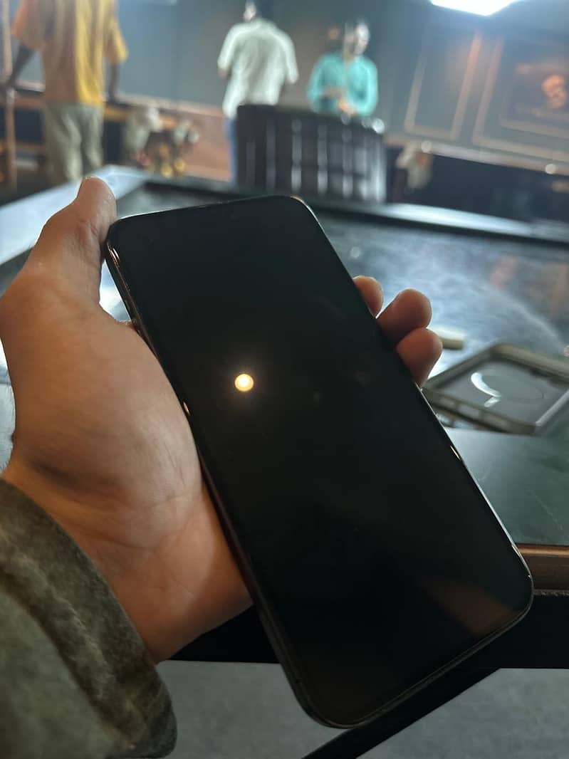 Apple iPhone 15 Pro Max 4
