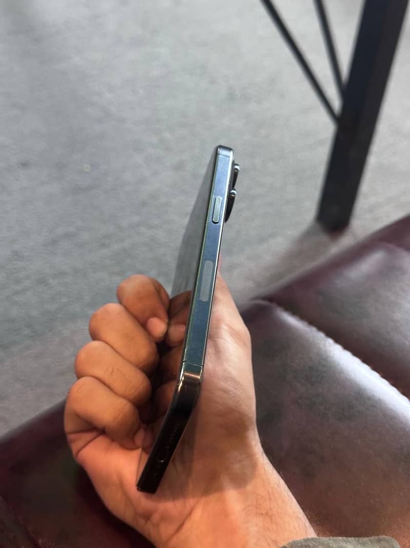 Apple iPhone 15 Pro Max 6