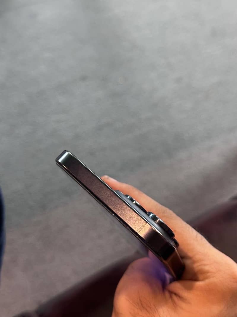 Apple iPhone 15 Pro Max 8