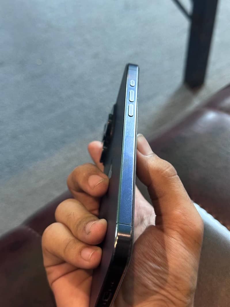 Apple iPhone 15 Pro Max 9