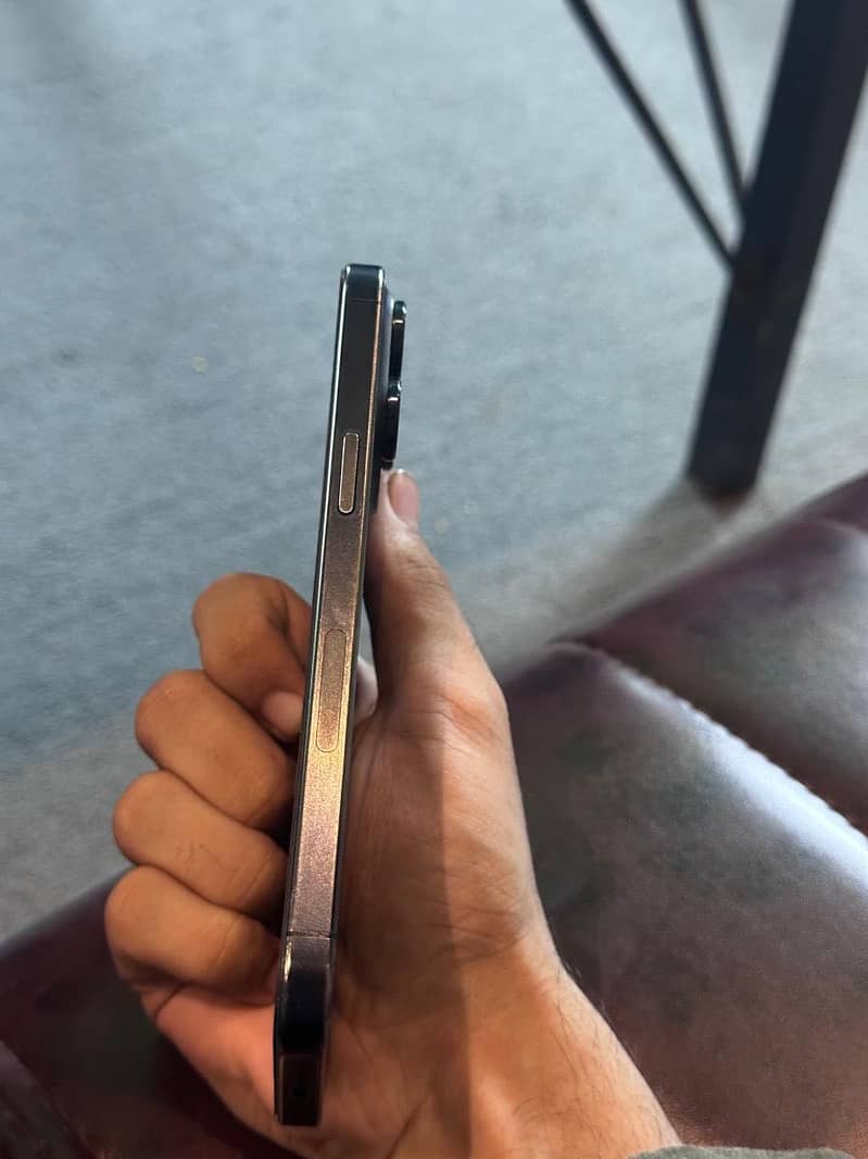 Apple iPhone 15 Pro Max 10