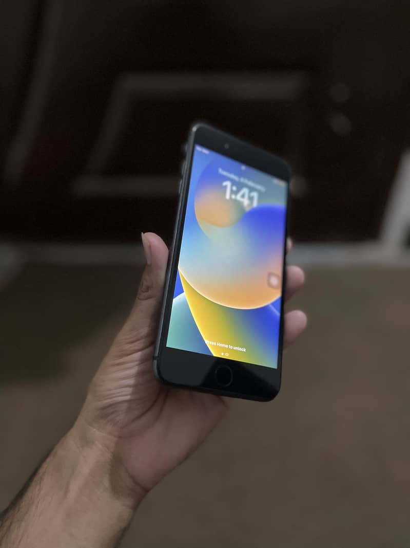 Apple iPhone 8 Plus 5