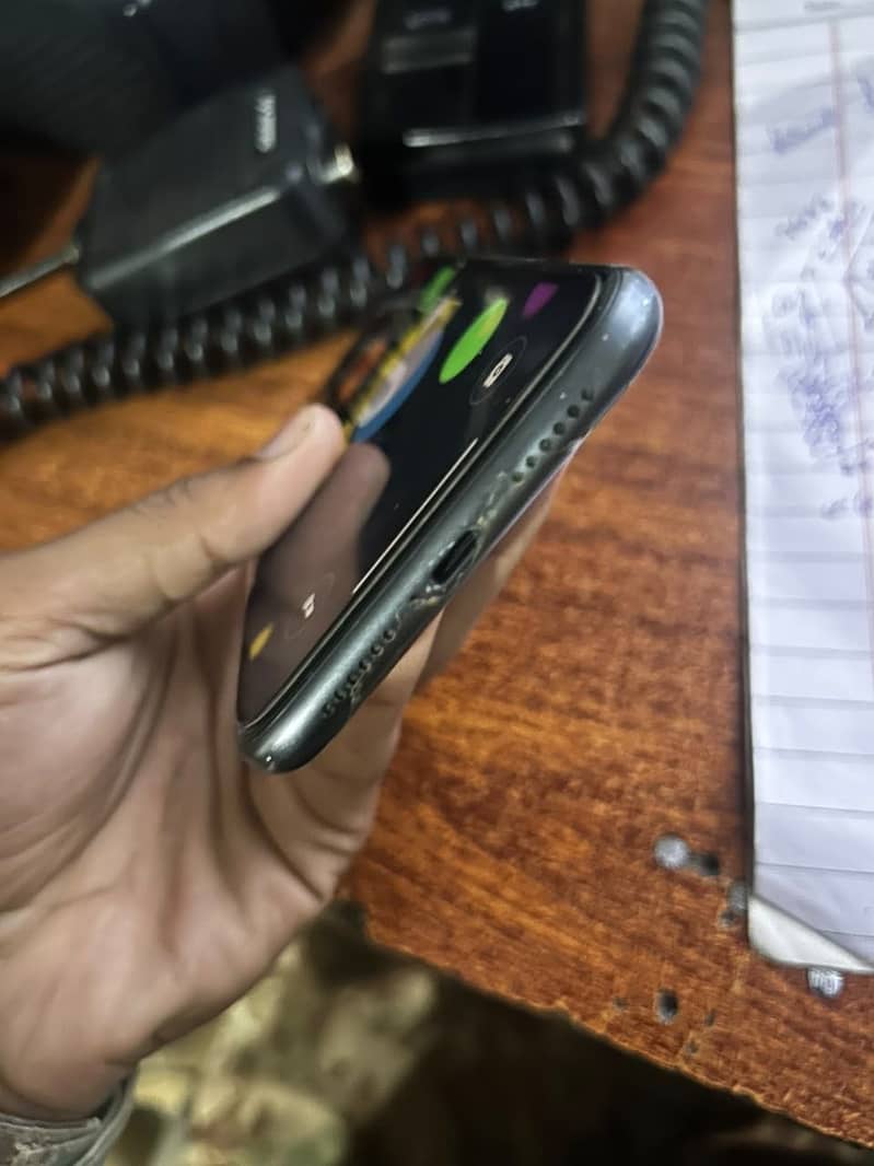 Apple iPhone 11 4