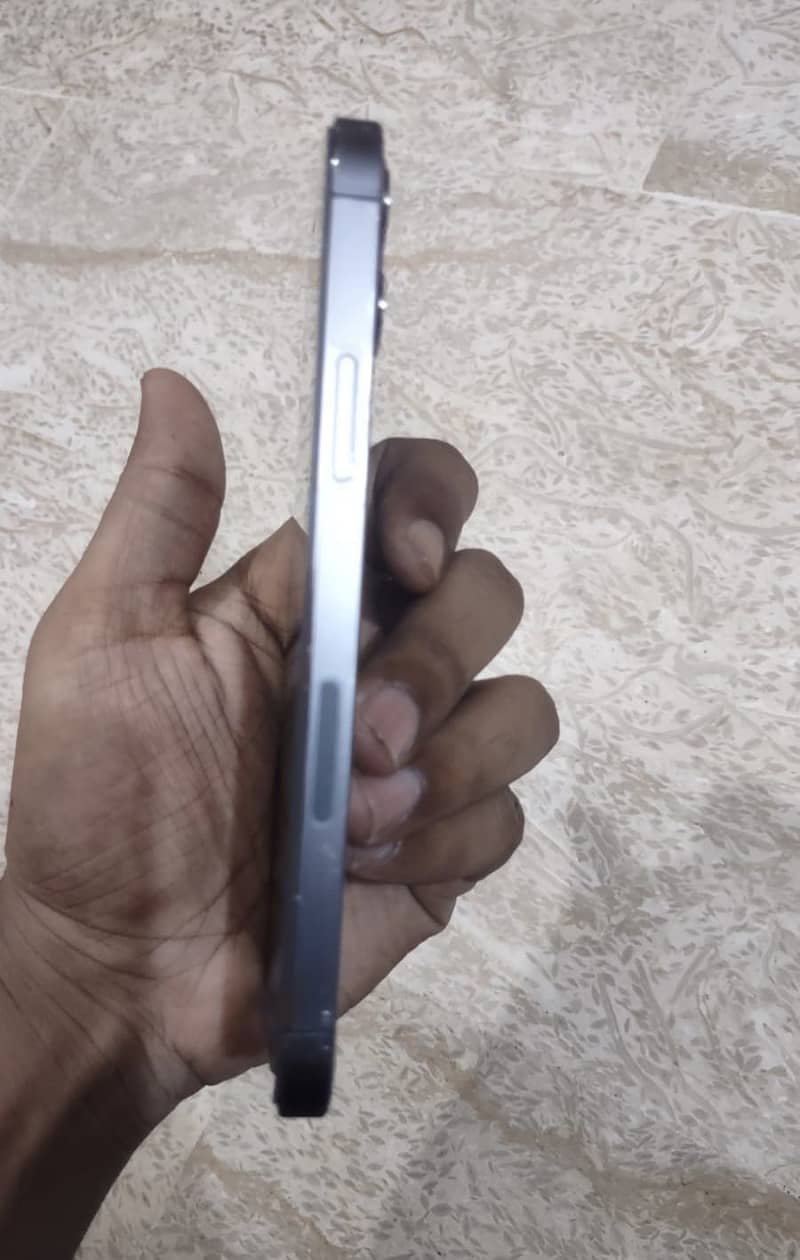 iPhone 12 Pro 4
