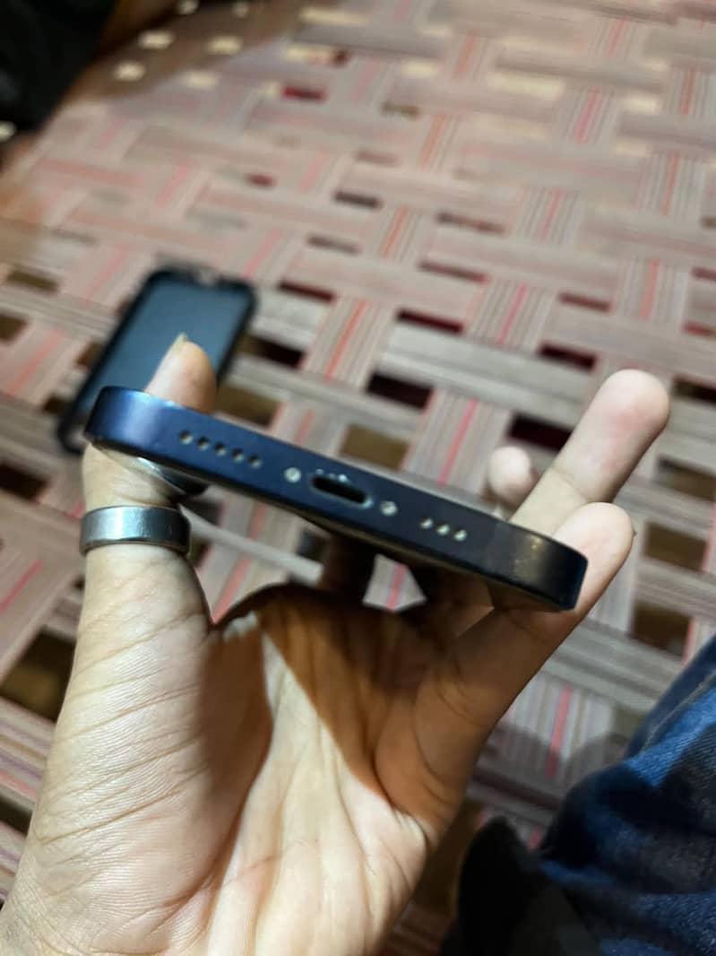 Apple iPhone 12 1