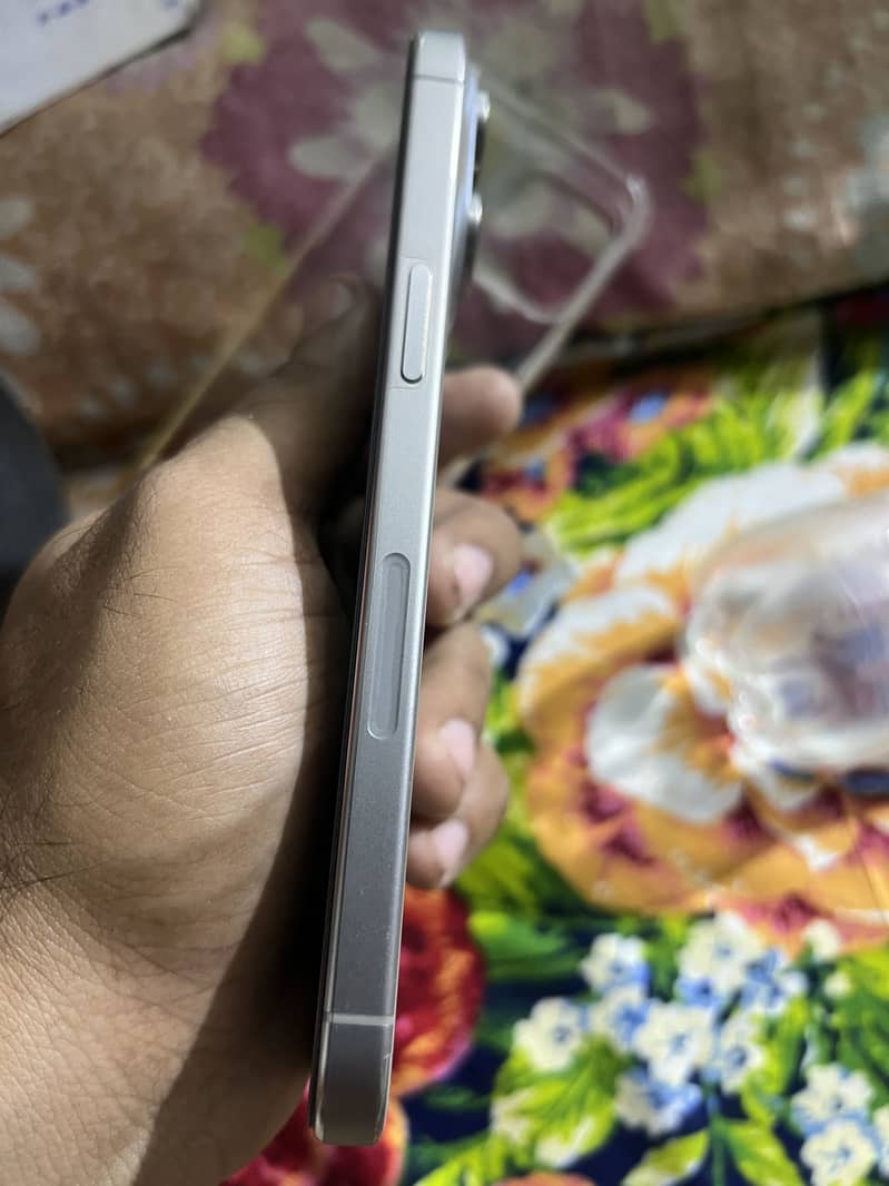 Apple iPhone 15 Pro Max 5