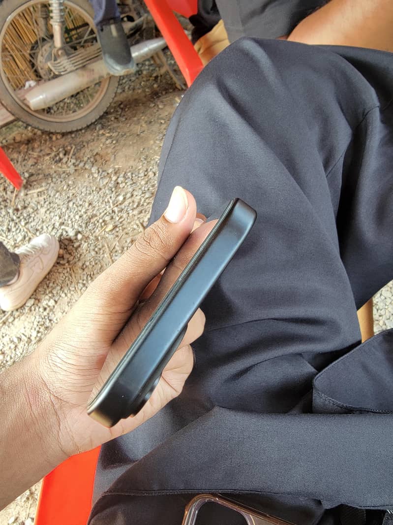Apple iPhone 15 4